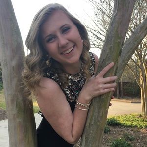 Meet your Posher, Alyssa